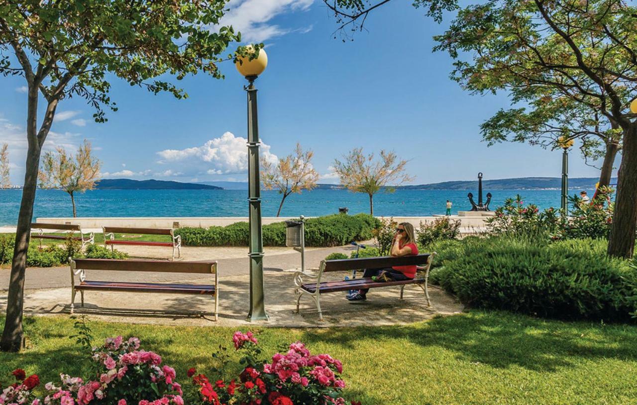 Ukic With A Large Outdoor Swimming Pool Apartman *